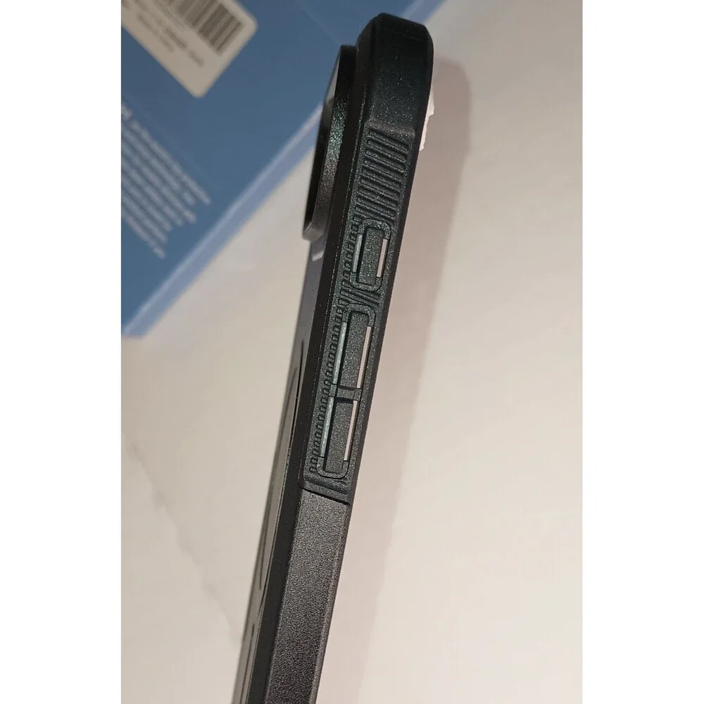 RONSHIEH Protective Case for Apple IPHONE 17 Air  Black Magnetic. NEW  (P0036B6)